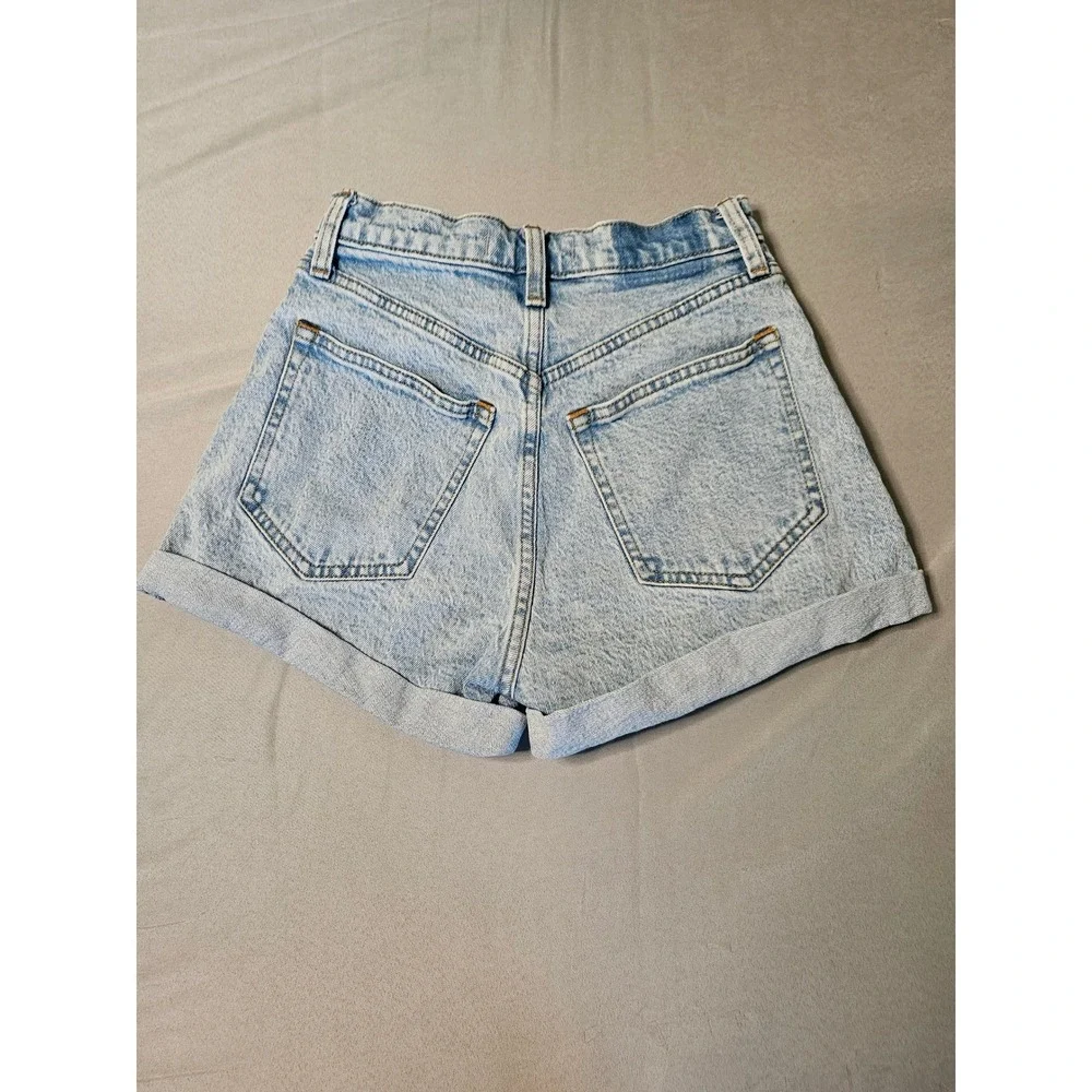 Abercrombie & Fitch Mom Short Womens 23 Light Blue Curve Love Acid Wash Cuffed